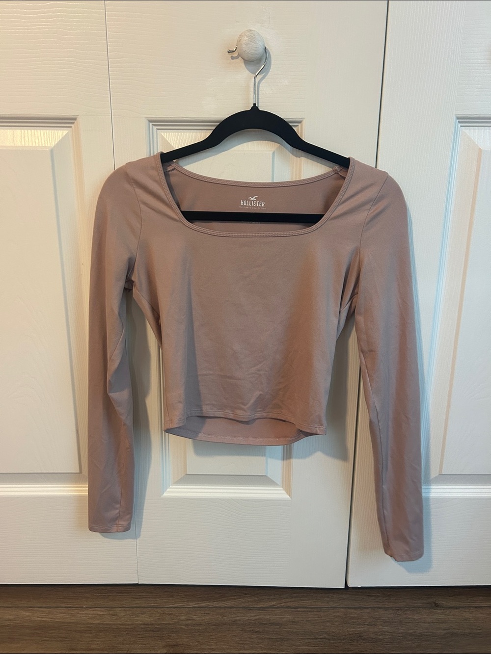 Hollister Mauve Long-Sleeve Scoop Neck Cropped Top - Picture 1 of 2